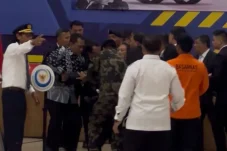 Menteri KKP Pingsan Saat Upacara Penghormatan Korban Pesawat ATR 42-500