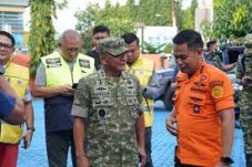 Evakuasi Korban Pesawat ATR 42-500 Menggunakan Teknik Rappelling