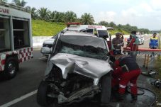 Tabrak Truk di Bahu Tol Pekanbaru-Dumai, Penumpang Terios Meninggal di Tempat