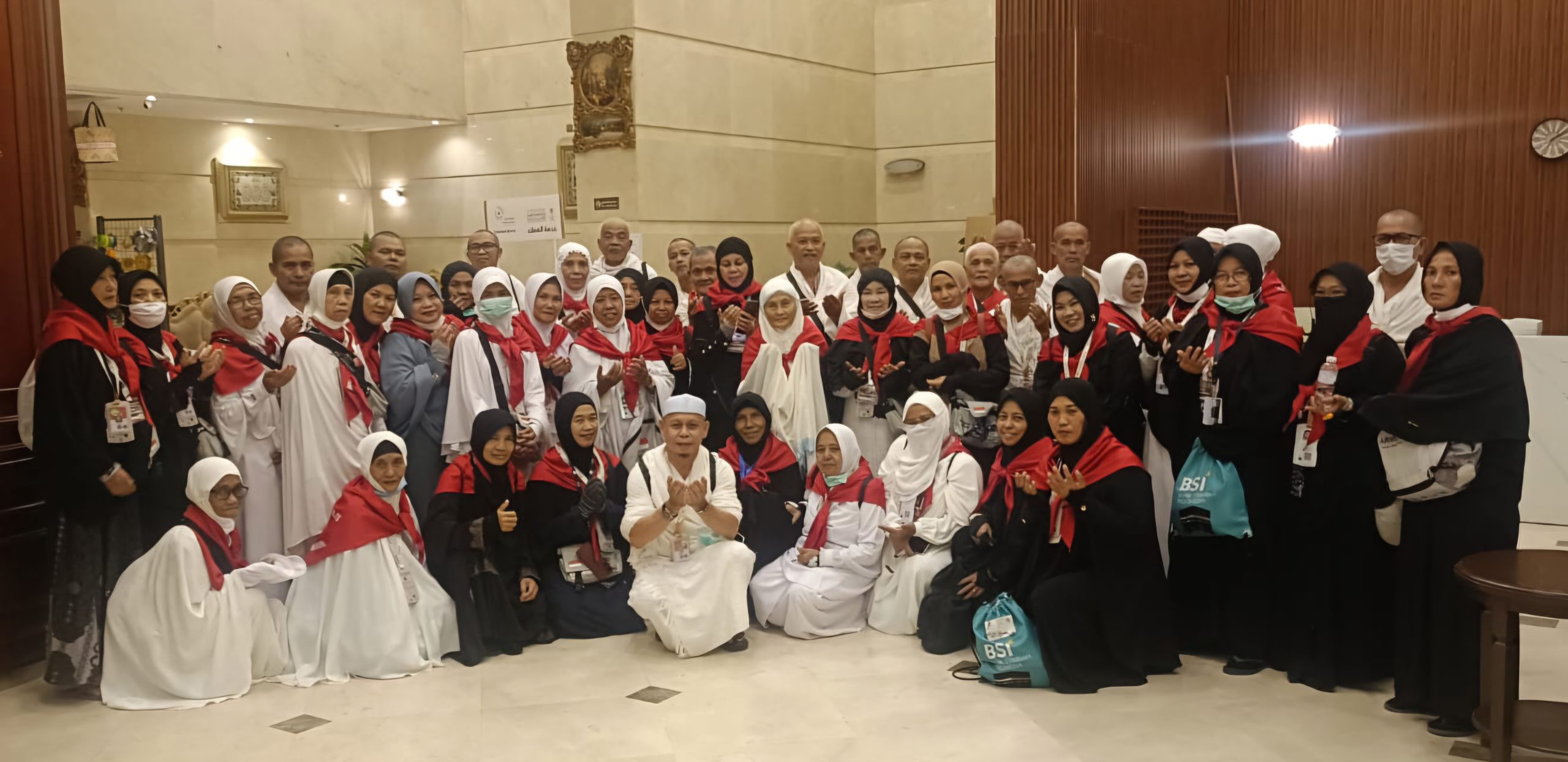 Isak Tangis Jamaah Haji Pecah Saat Tawaf Wada di Depan Baitullah