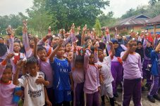 Anak-anak di Wilayah Puskesmas Anak Setatah Siap-siap Menerima Obat Cacing Massal