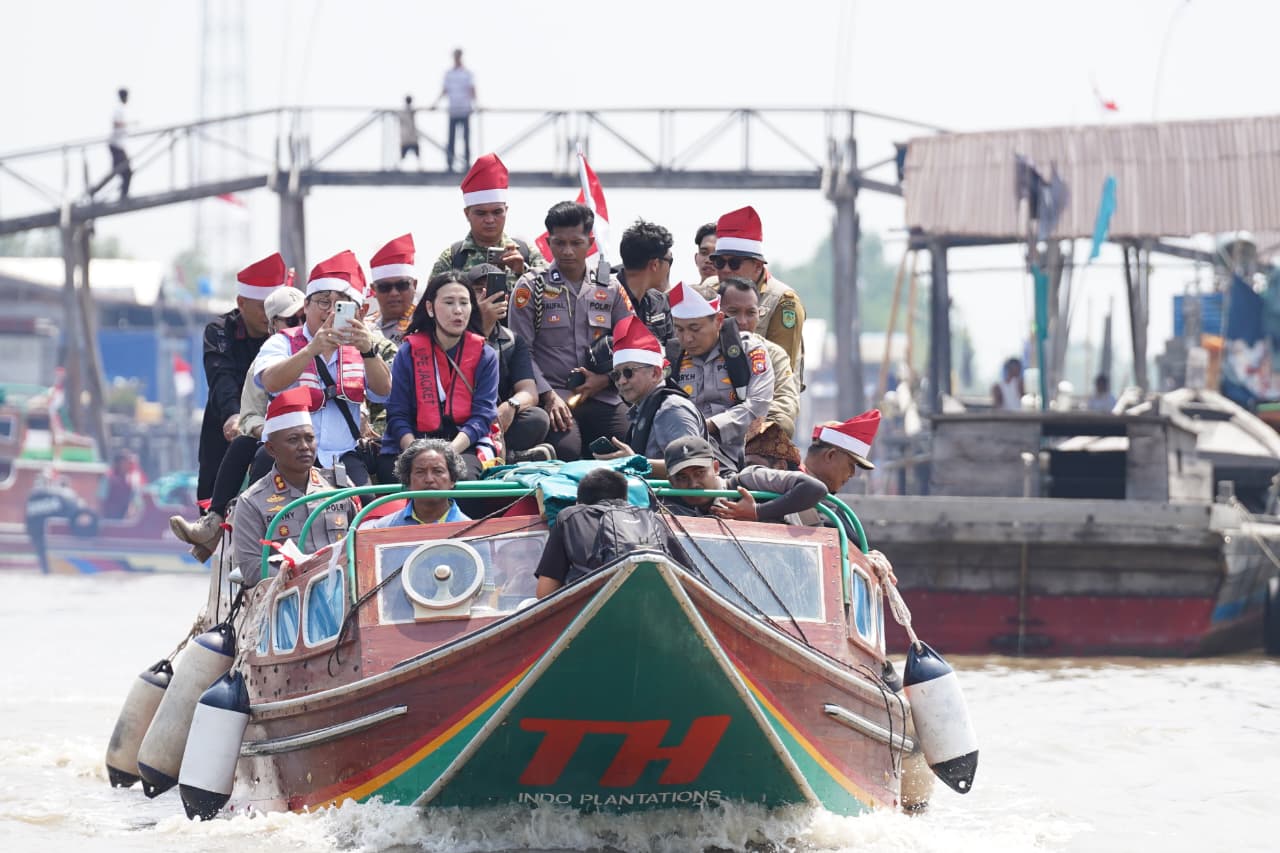 Tim Ekspedisi Merah Putih Salurkan Bantuan ke Kuala Selat