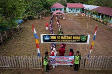 Perdana Digelar, Jalan Sehat SDN 10 Batang Buah Meriahkan Semarak HUT RI di Batin Suir