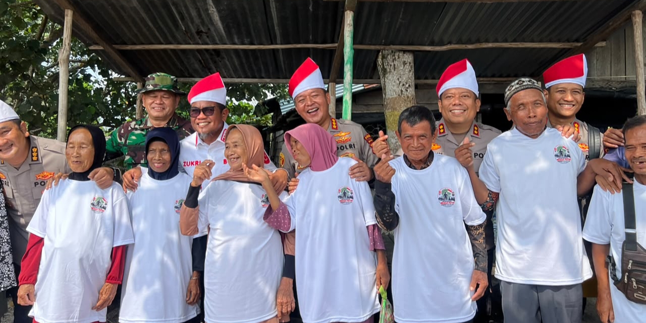Tim Ekspedisi Merah Putih Presisi Polda Riau Salurkan Bantuan di Pesisir Pelalawan