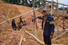 Enam Pelaku PETI Ditangkap Tangan Dulang Emas di Desa Serosah
