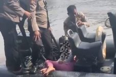 Remaja 18 Tahun Selamat Usai Coba Terjun ke Sungai Siak