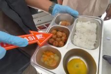 Imbas Puluhan Siswa Diduga Keracunan MBG, SPPG Gajah Mada Diproses Suspend