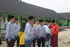Bupati Asmar Akan Upayakan Bantuan Penyelesaian Halaman MTs Negeri 1 