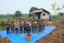 Kapolda Riau dan Pangdam Salat Istisqa di Lokasi Karhutla