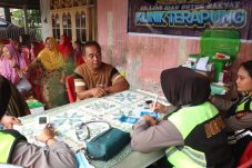 Klinik Terapung Polwan Polda Riau Layani Warga Pesisir