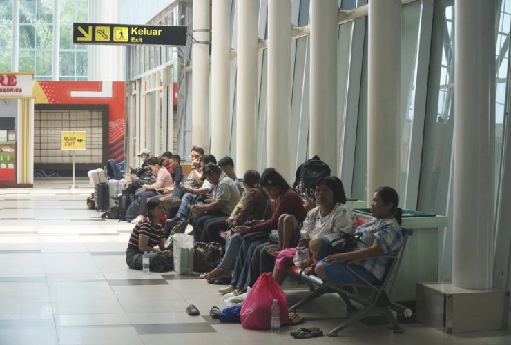 Penerbangan di Bandara SSK II Terganggu Erupsi Anak Gunung Krakatau