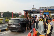 Polisi Gagalkan Penarikan Kendaraan di Gerbang Tol Muara Fajar