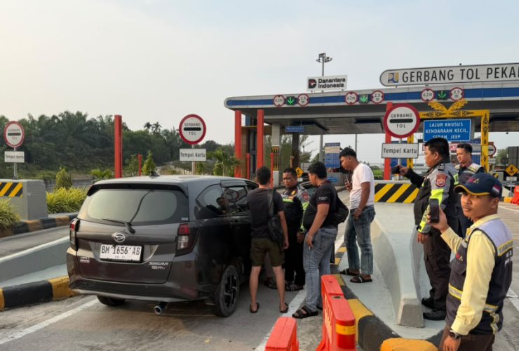 Polisi Gagalkan Penarikan Kendaraan di Gerbang Tol Muara Fajar