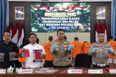 Polres Siak Tangkap 8 Tersangka Sindikat SIM Palsu di Riau