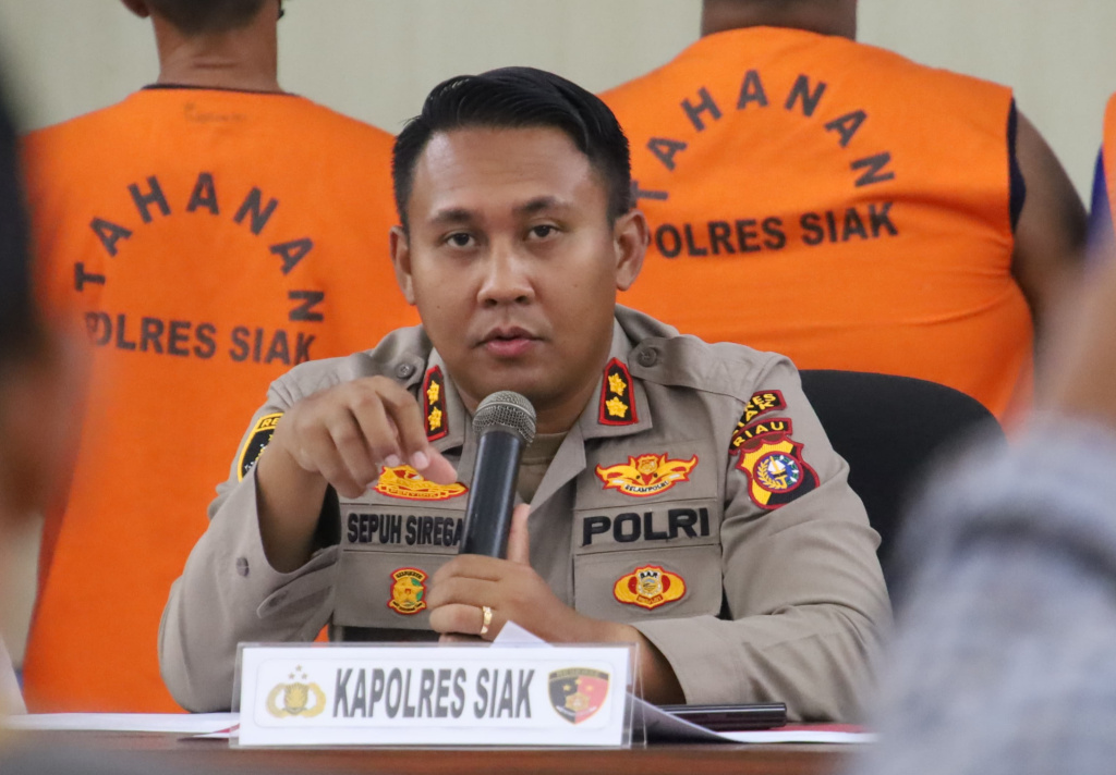 Peran Berbeda 8 Tersangka Sindikat SIM Palsu di Riau