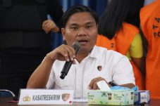SIM Palsu Dipasarkan Lewat WhatsApp dan Facebook