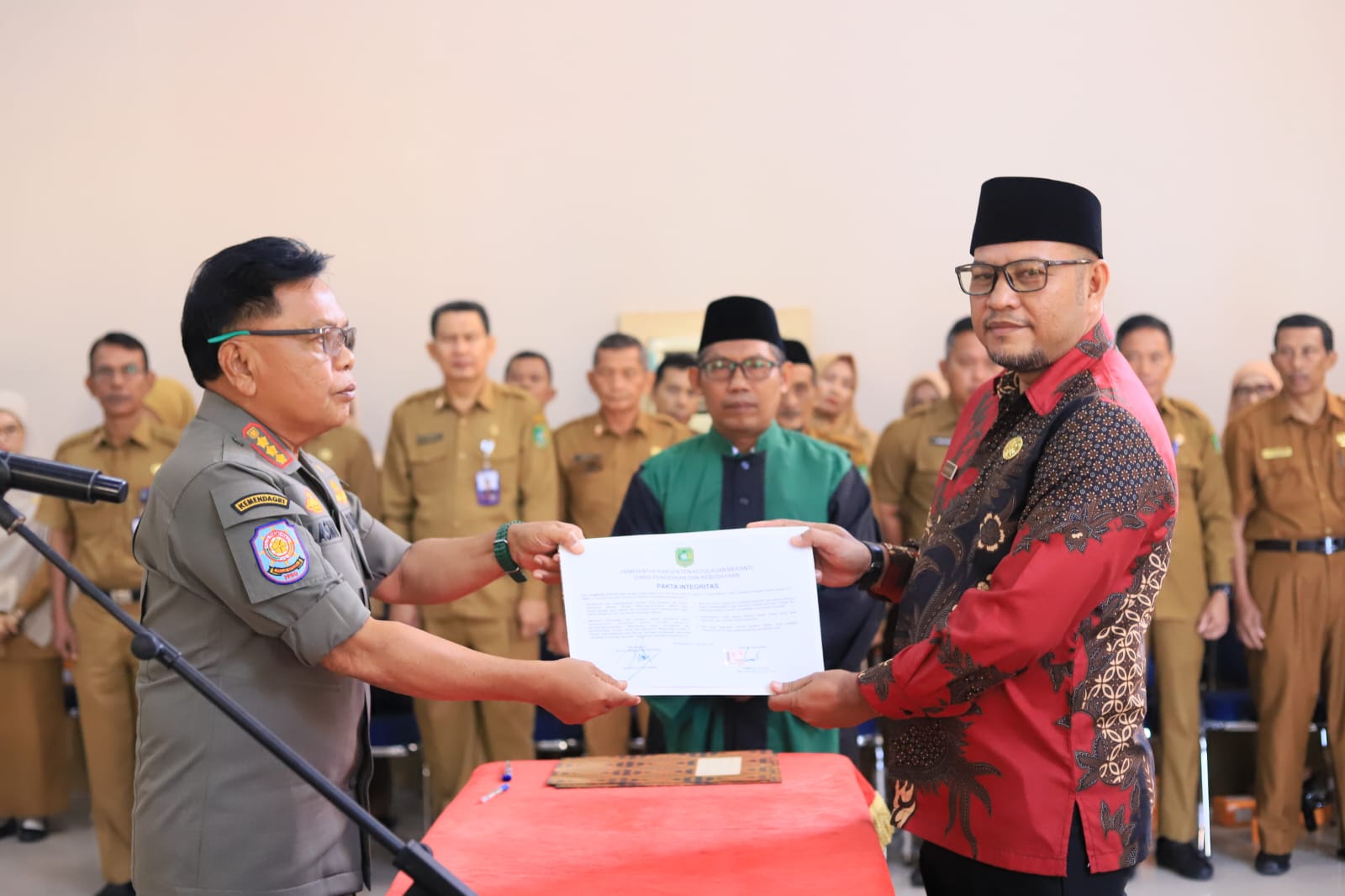 Bupati Asmar Lantik 18 Kepala Sekolah