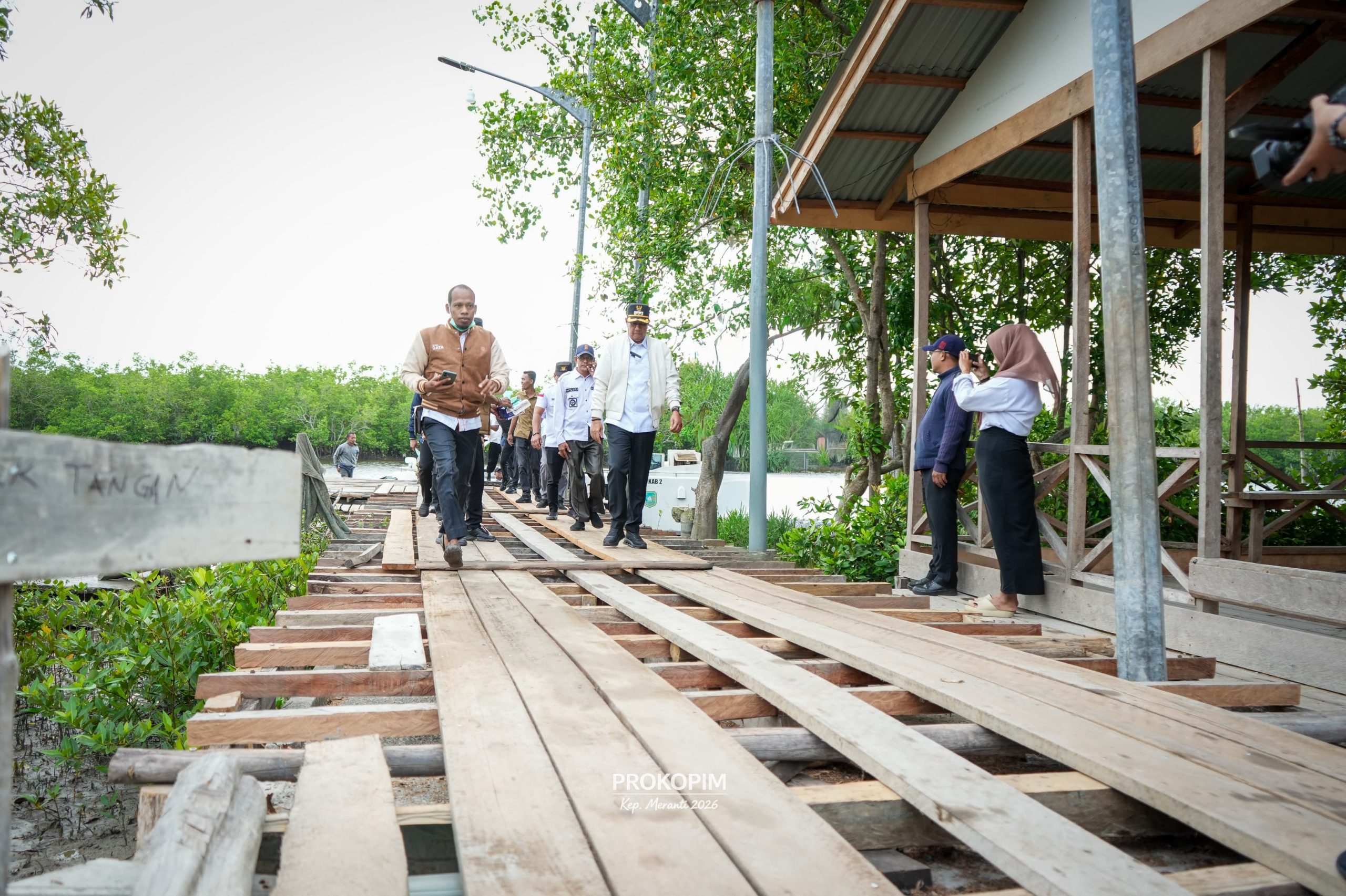 Wabup Muzamil Turun ke Pulau Merbau, Cek Pelabuhan Rusak hingga Jembatan Tak Layak