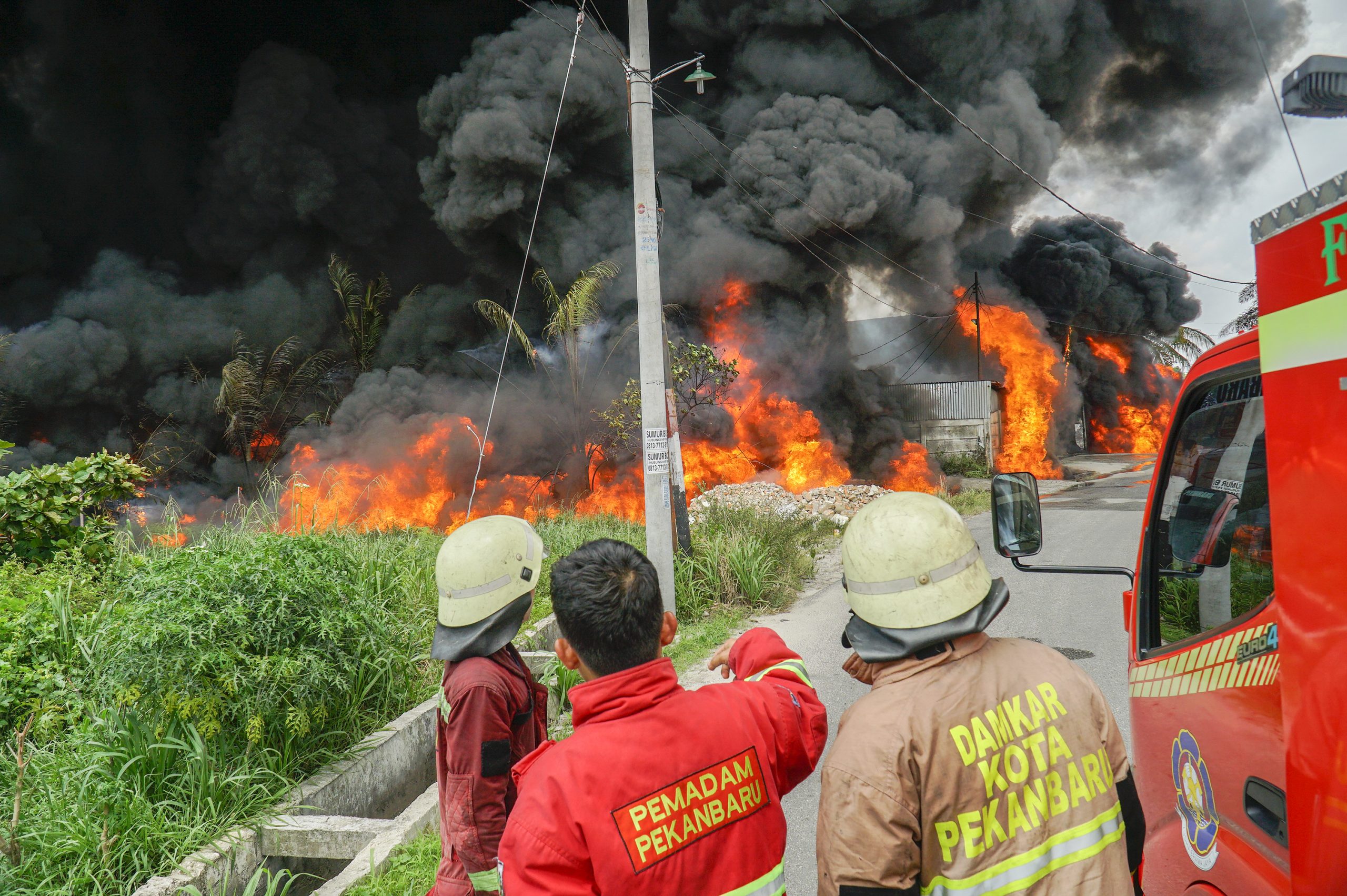 Gudang BBM Terbakar, Berhasil Dipadamkan Setelah 2,5 Jam