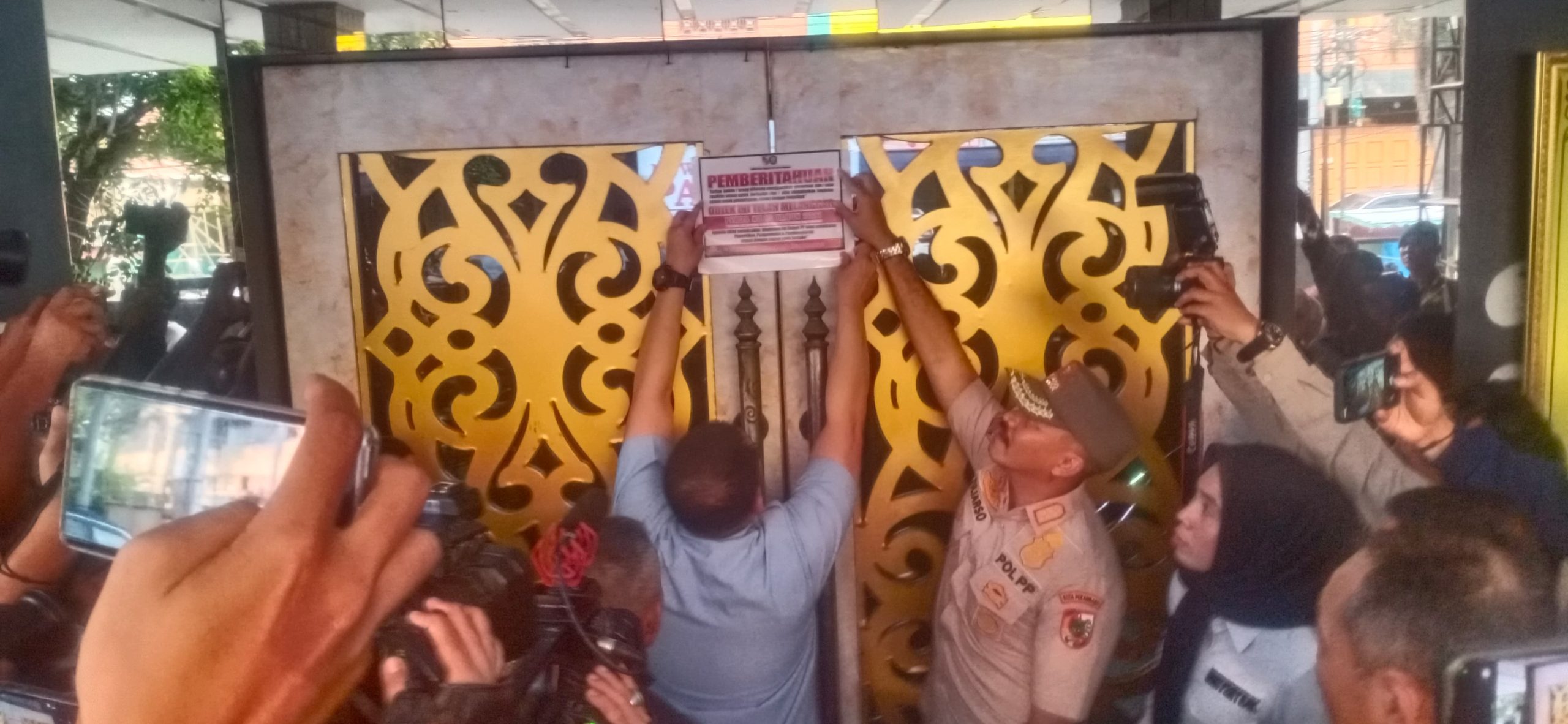 Pemko Pekanbaru Resmi Segel New Paragon