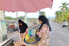 Jelang Ramadhan, Penjual Bunga Rampai Kebagian Rezeki