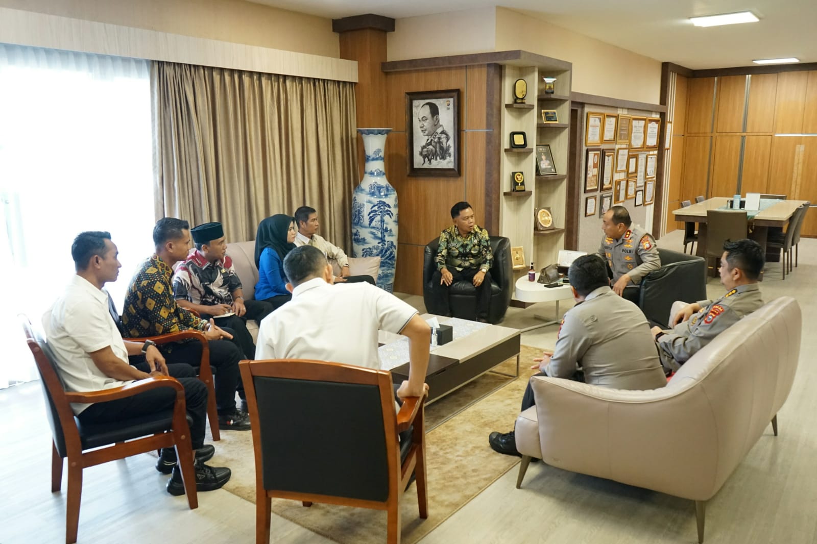 Kapolda Riau Tawarkan Kuota untuk 50 Anak Meranti jadi Polisi