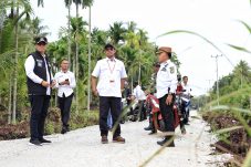 CSR PT ITA Bangun Jalan 1,8 Km di Batang Malas, Dorong Akses Ekonomi Warga