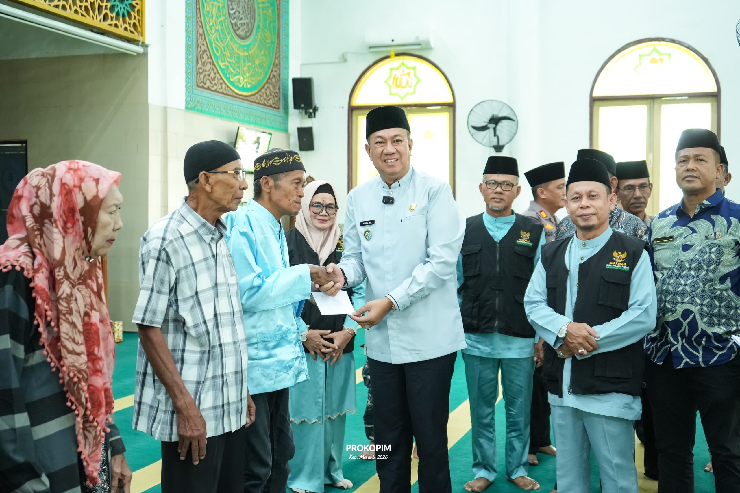2.015 Mustahik di Meranti Terima Zakat