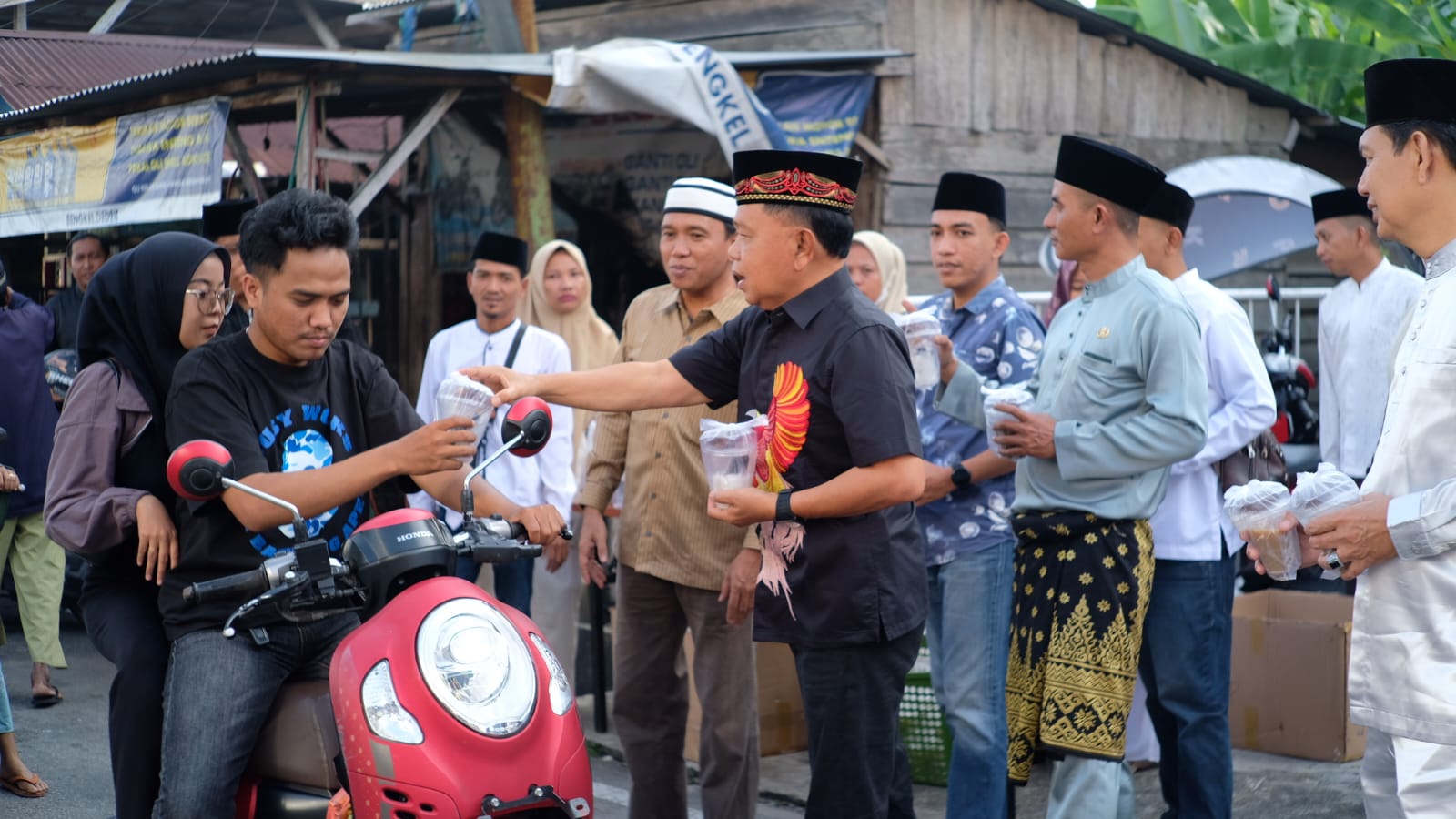 Pemkab Meranti Bagikan 1.800 Paket Takjil Ramadan Gratis