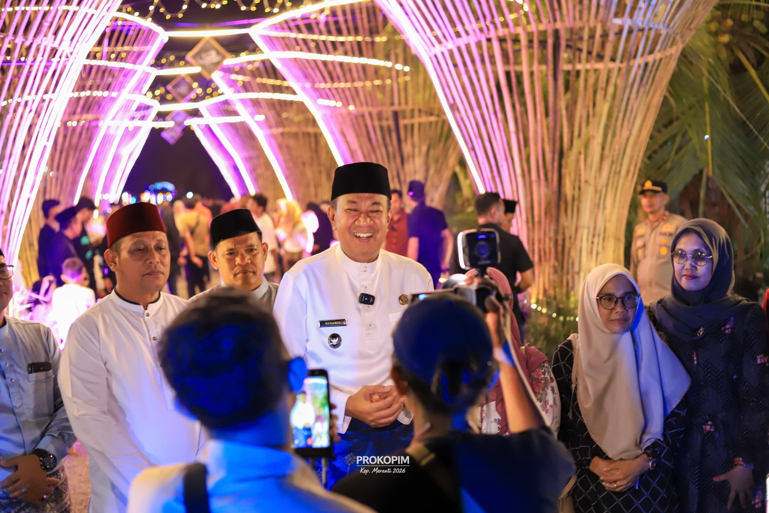 Wabup Muzamil Buka Festival Lampu Colok di Desa Insit