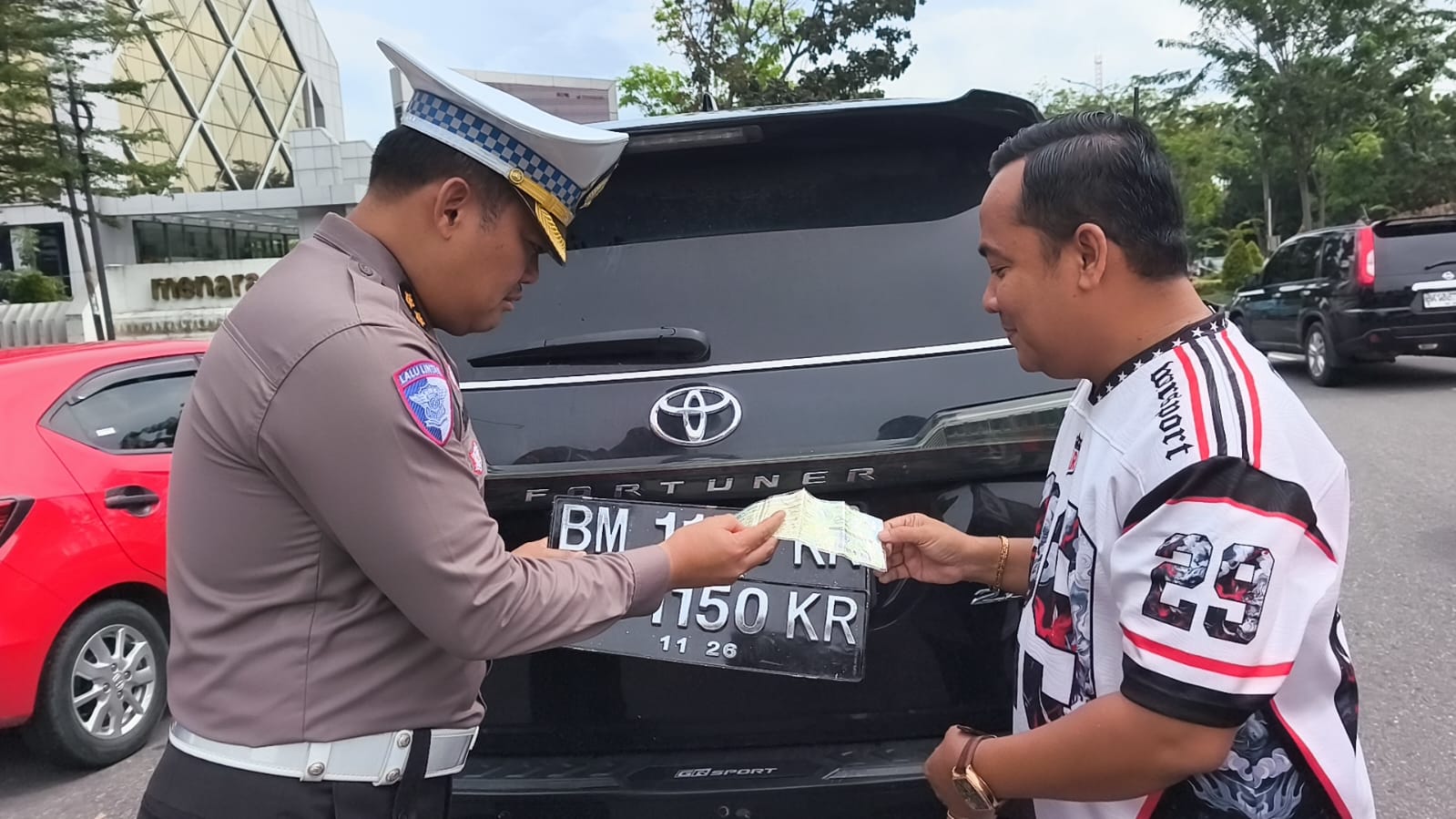 Razia Gabungan, Petugas Minta Pengemudi Ganti TNKB Palsu di Tempat