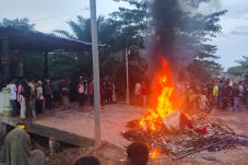 Berawal dari Demo ke Kantor Polisi, Rumah Diduga Pengedar Narkoba di Panipahan Dirusak Warga