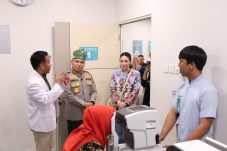 Dalam Rangka Hari Bhayangkara 2026, 310 Warga Riau Jalani Operasi Katarak Gratis di RS Awal Bros
