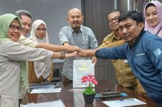 Sengketa Informasi Disdik Riau dan Zonny Hundri Selesai di Meja Mediasi