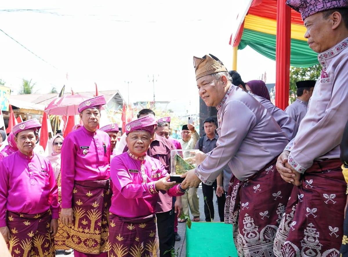 Bupati Asmar dan Wabup Muzamil Hadiri Pelepasan Pawai Ta’aruf hingga Pembukaan MTQ ke-44 Provinsi Riau