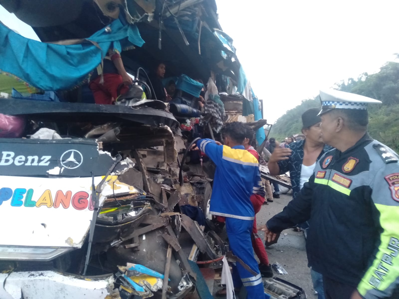 Sopir Bus Pelangi Kabur Setelah Tabrak Truk di Tol Permai, Dua Penumpang Tewas 