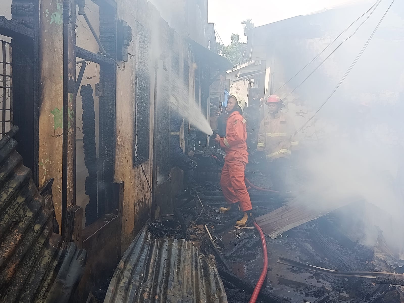 11 Rumah Kontrakan di Jalan Agus Salim Ludes Terbakar, Damkar Berjibaku Hampir Dua Jam Cegah Api Meluas