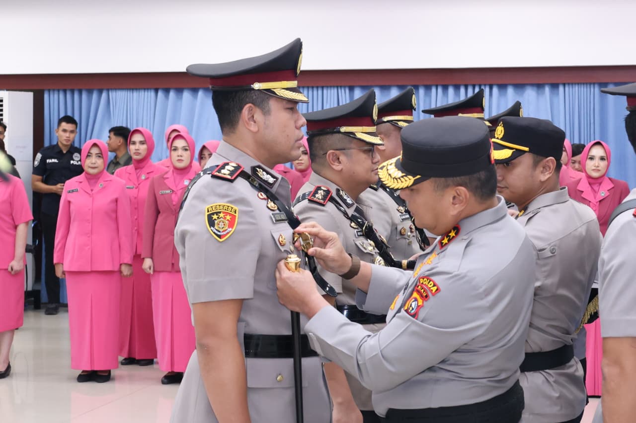 Kapolda Riau Tekankan Pengabdian kepada Masyarakat Saat Lantik Pejabat Baru