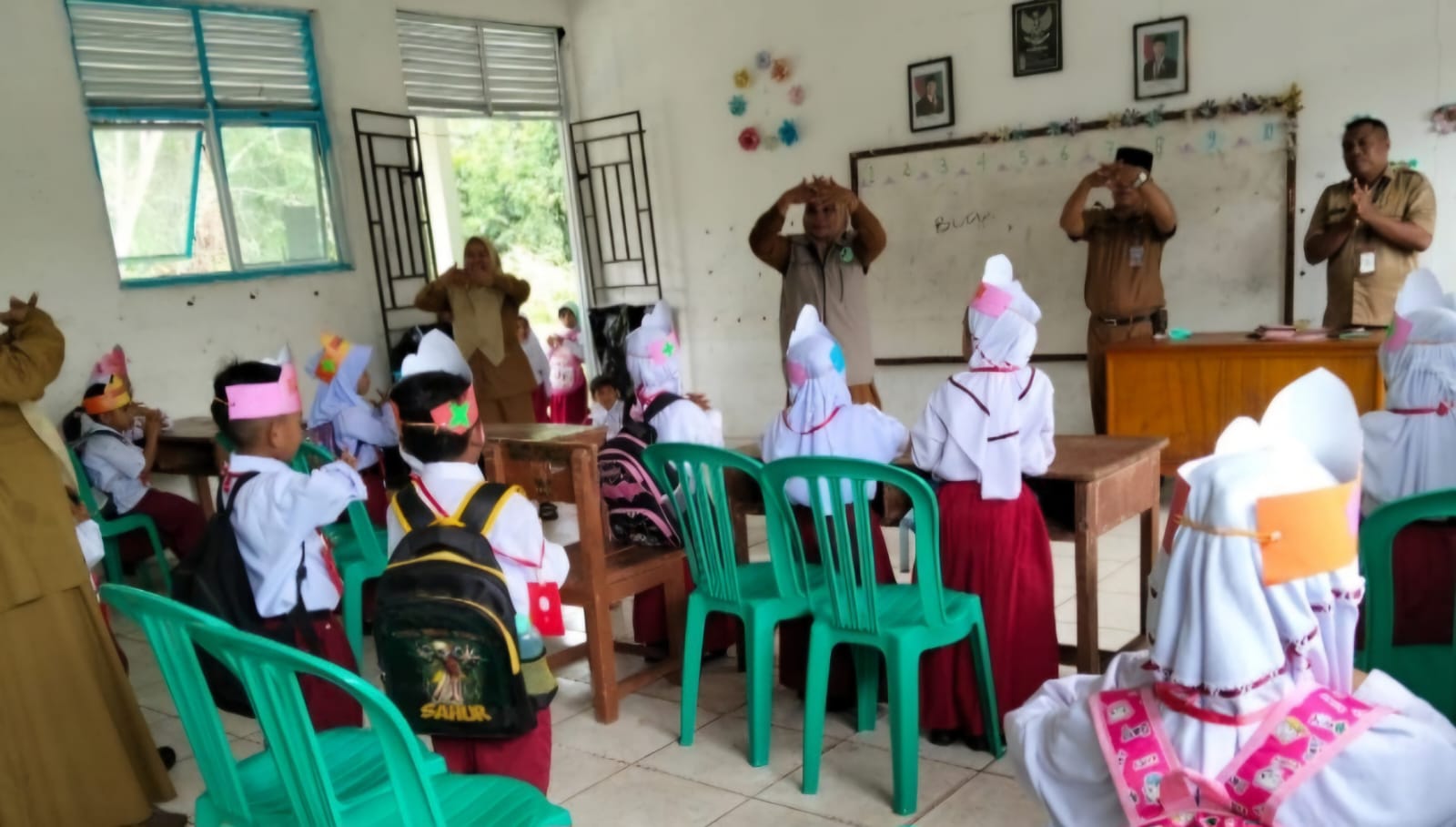 Puskesmas Bandul Tanamkan Budaya Hidup Sehat Sejak Hari Pertama Sekolah di Kecamatan Tasikputri Puyu