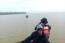 Tim SAR Evakuasi Kapal Nelayan Terombang-ambing di Perairan Pulau Halang