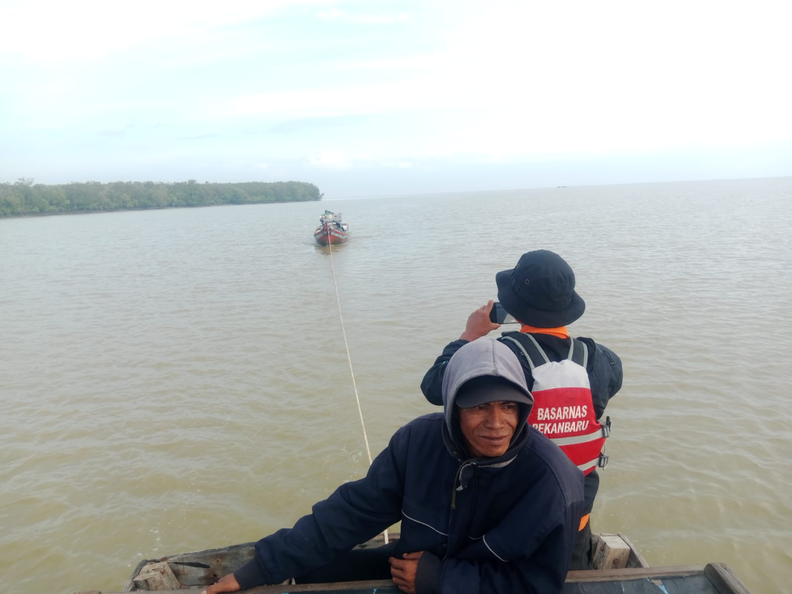 Tim SAR Evakuasi Kapal Nelayan Terombang-ambing di Perairan Pulau Halang