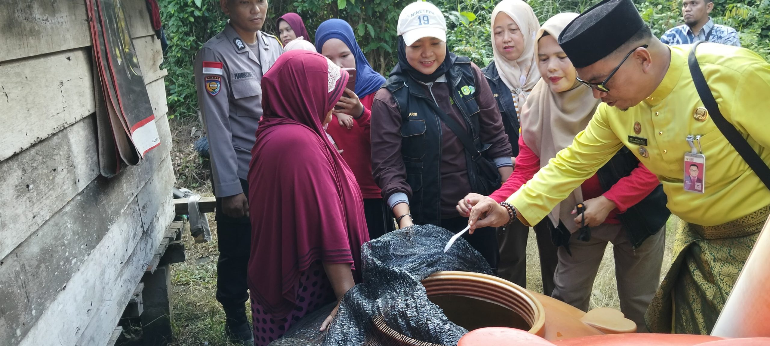 Cegah Penyebaran DBD, Puskesmas Anak Setatah Lakukan Larvasidasi Massal