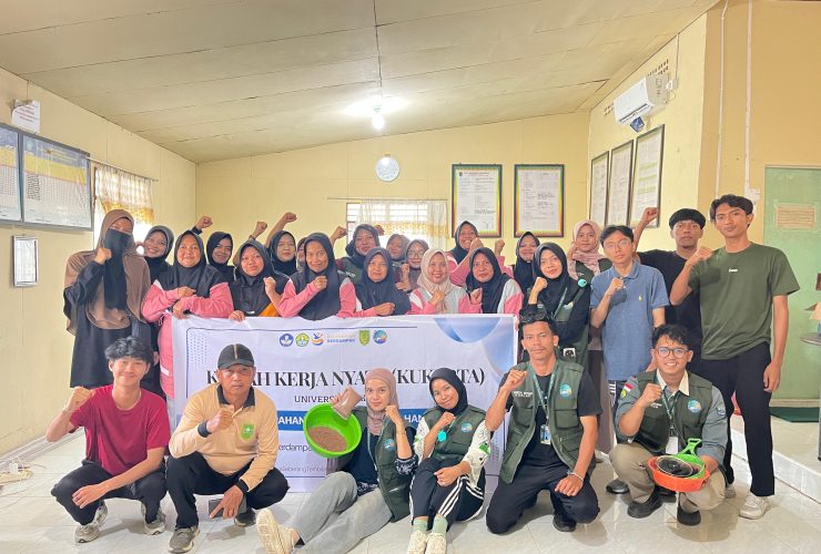 Mahasiswa Kukerta Unri Ajarkan Warga Seberang Tembilahan Barat Olah Limbah Kelapa Jadi Briket dan Cocopeat