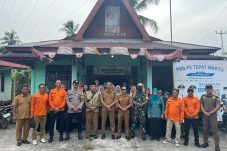 Cegah DBD dari Hulu, Puskesmas Teluk Belitung Bersama Lintas Sektor Gelar Larvasidasi Massal di Desa Mekar Sari