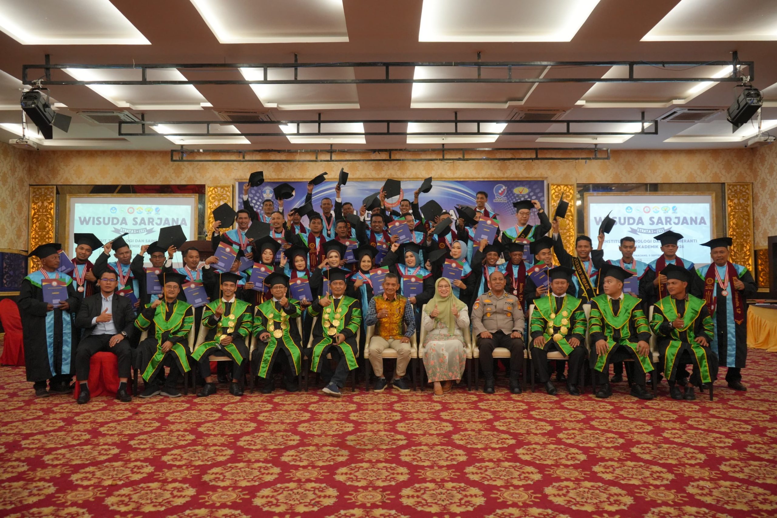 36 Mahasiswa ITS Meranti Diwisuda